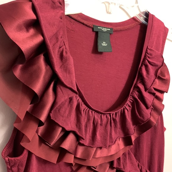 Ann Taylor extra small ruffled sleeveless tank top red wine Bordeaux burgundy - Picture 2 of 9